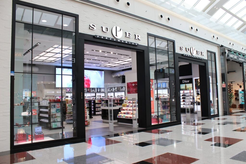 Mobiliario para tiendas 71 Super Perfumerias Nevada 01