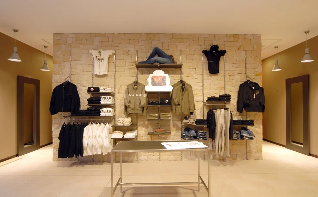 ¿Cómo diseñar una tienda de ropa? Guía completa 2026 4 MAGAZINE GIBAM MURO DE PODER