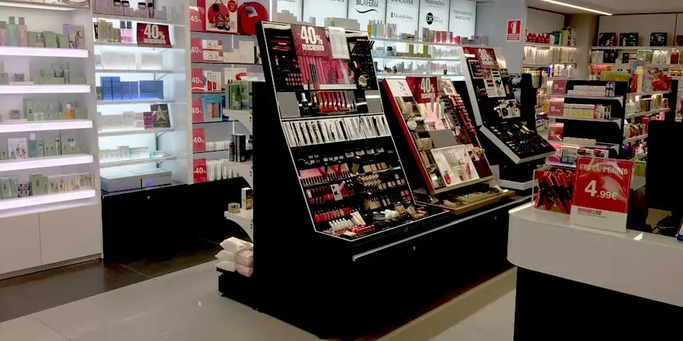 mueble-expositor-para-perfumeria