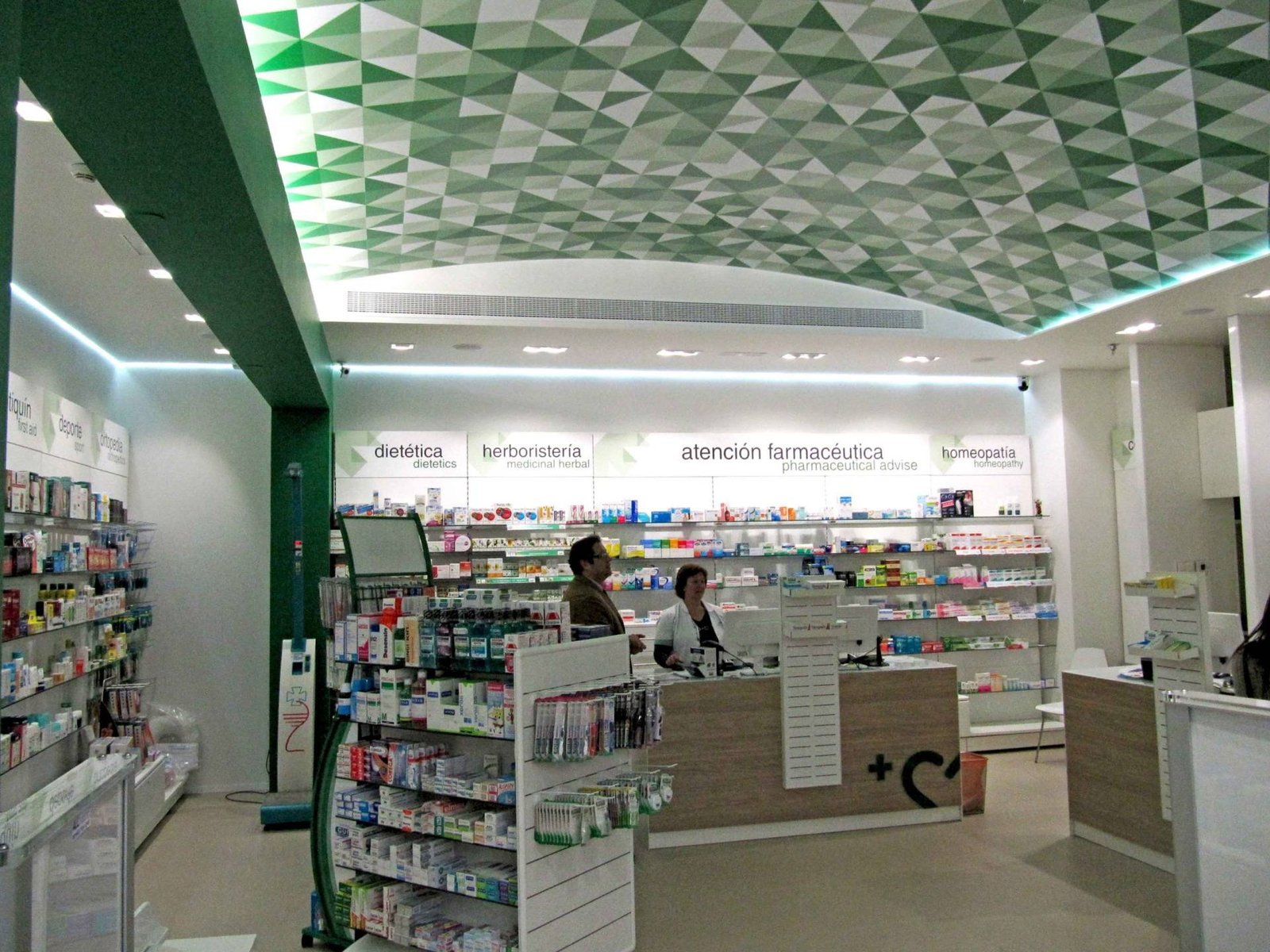 mobiliario farmacia marbella