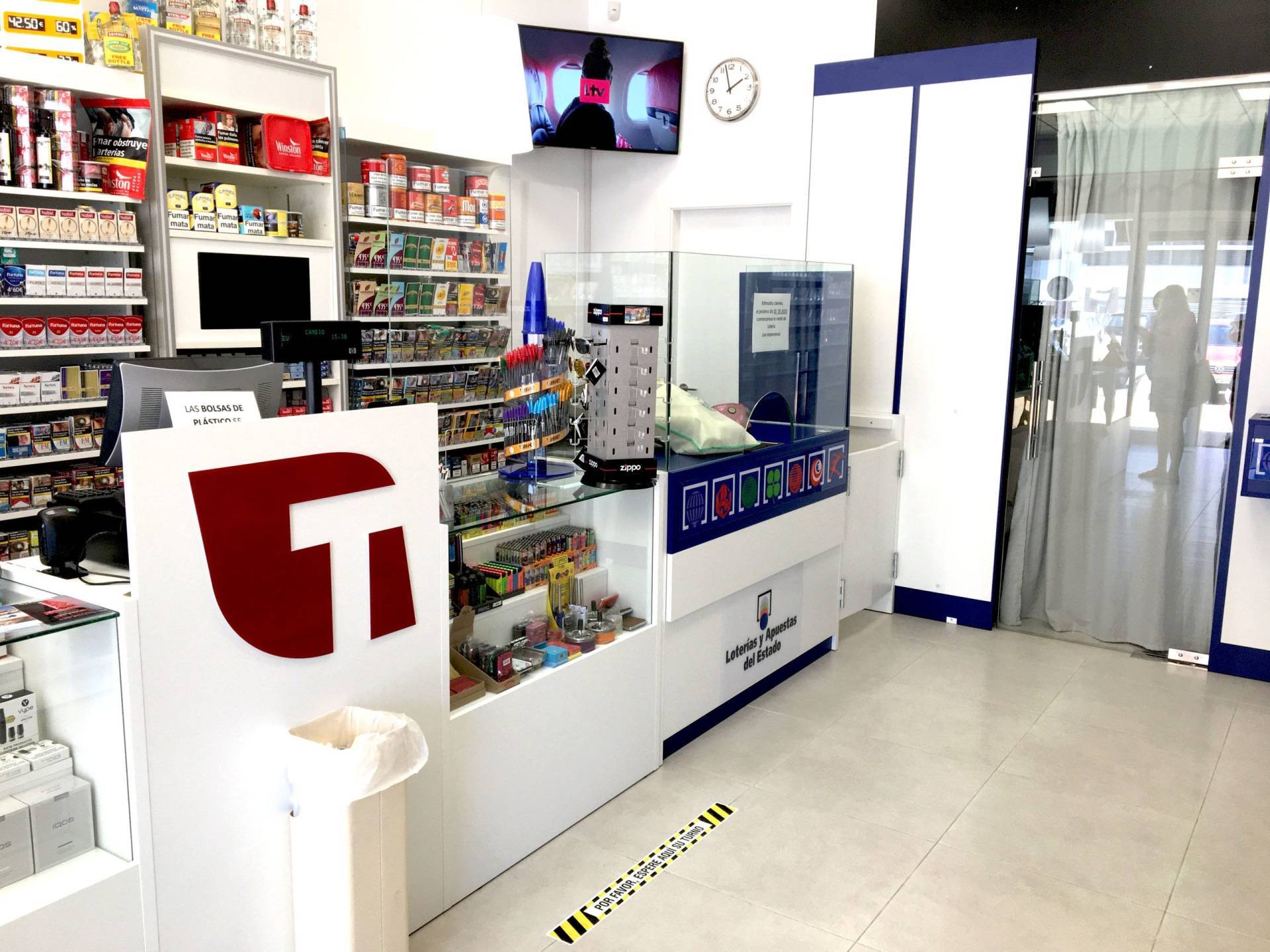 mostrador-para-estanco-scaled