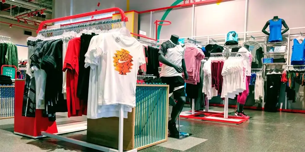 exhibidor-para-tienda-de-deportes